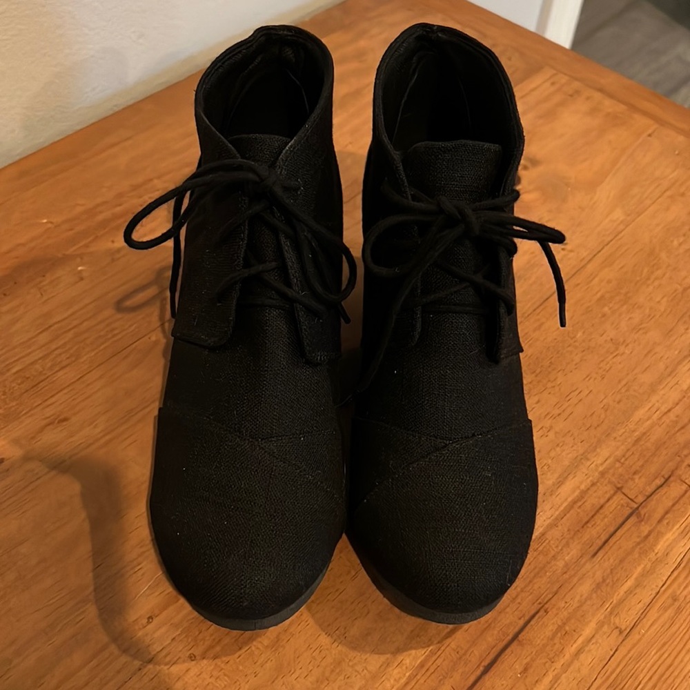 Black wedge boots